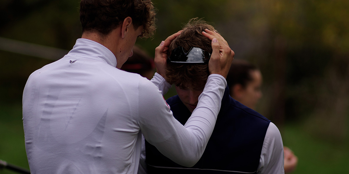 Deux rameurs se préparent à la course
